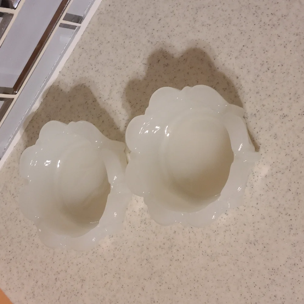 White Scalloped Glas.Ashtrays Set Of 2